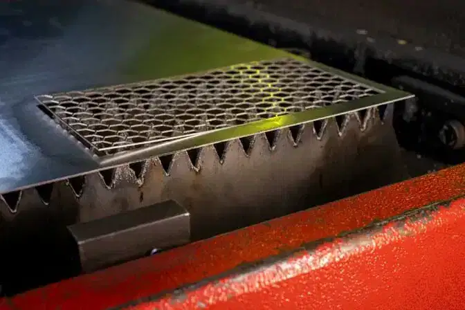 laser cutting distortion because of thermal stress